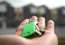 Grab reminds Taxi Drivers who charges the least commission